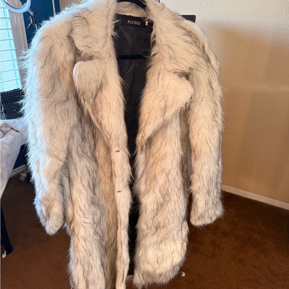 Women's or Men’s White Faux Fur Coat